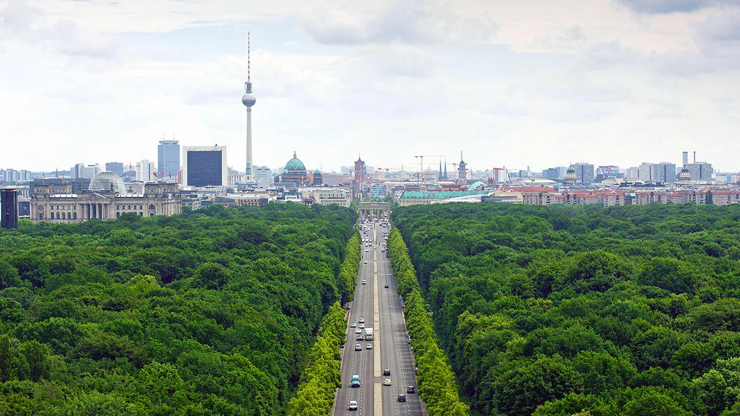 Skyline von Berlin mit Straße des 17. Juni